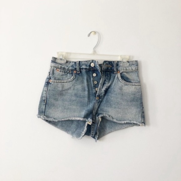 BRAND NEW TopShop Moto Denim Shorts - Picture 1 of 4